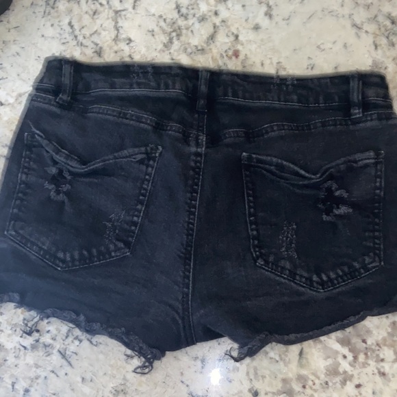 Black Jean shorts - Picture 3 of 3
